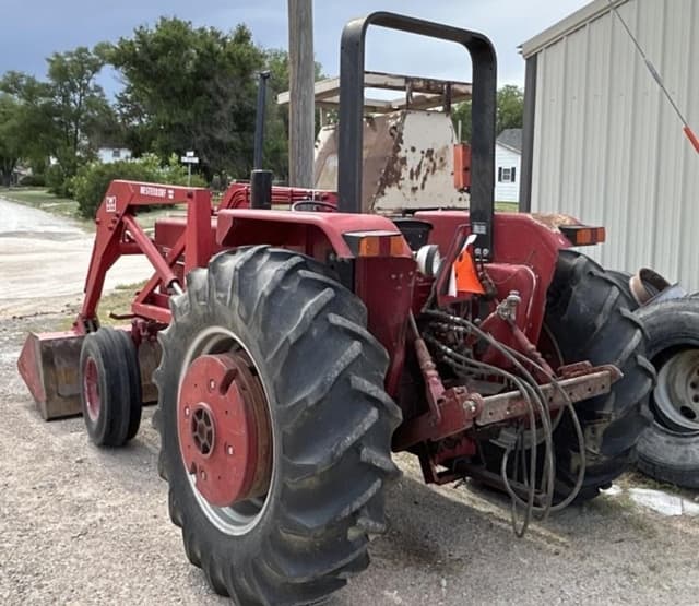 Image of International Harvester 584 equipment image 1