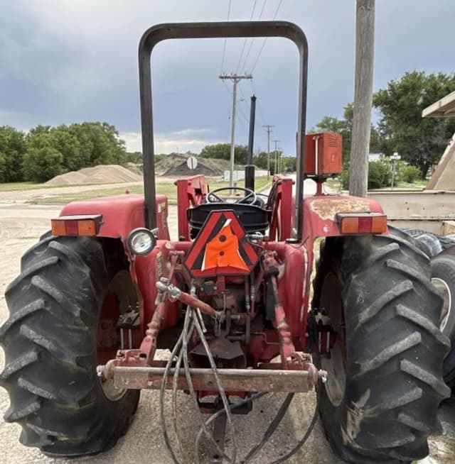 Image of International Harvester 584 equipment image 4