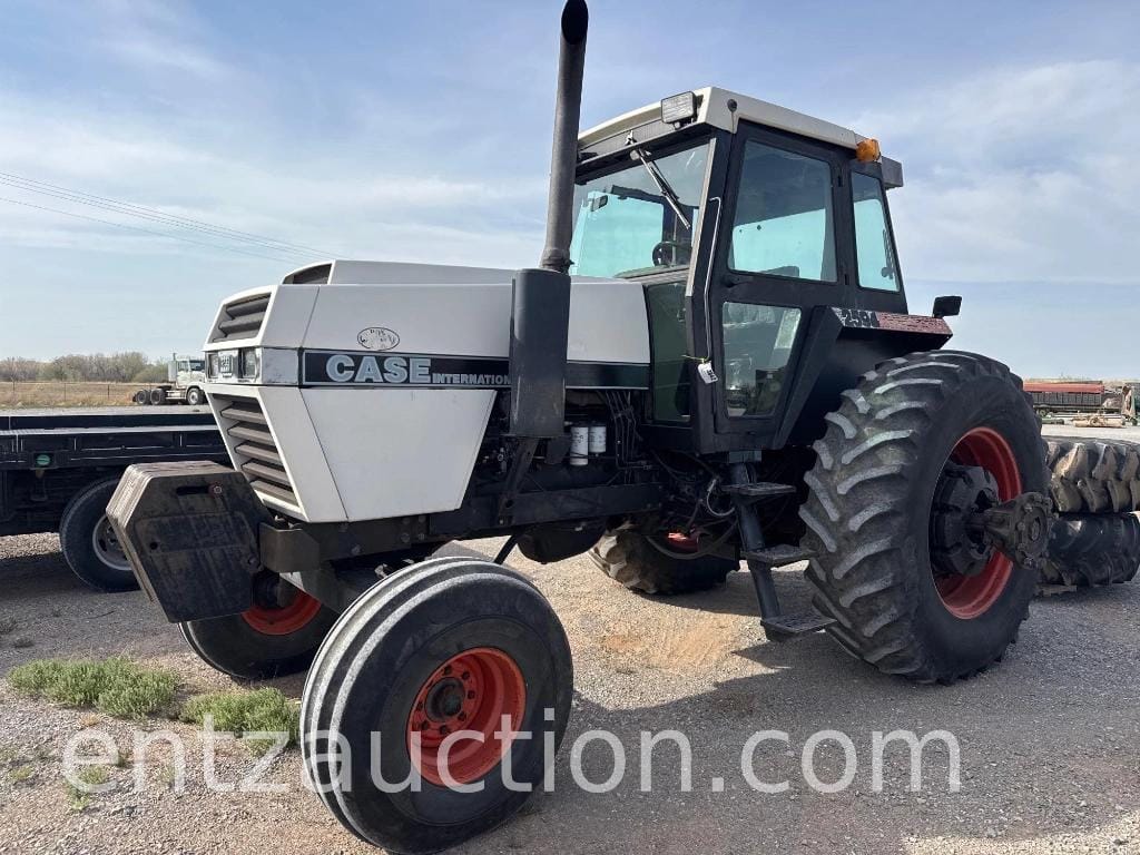 1983 Case IH 2594 Equipment Image0