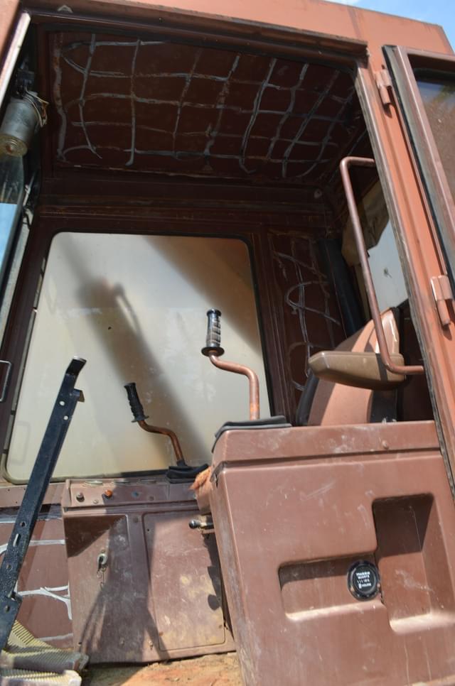 Image of Case 880 equipment image 3