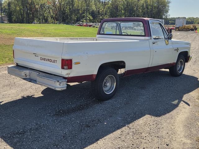 Image of Chevrolet C10 equipment image 4
