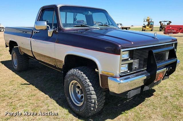 Image of Chevrolet K10 equipment image 2