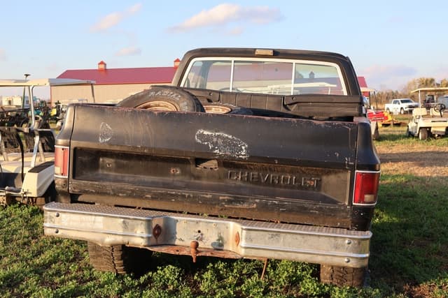 Image of Chevrolet K1500 equipment image 2