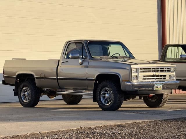 Image of Chevrolet K20 equipment image 2