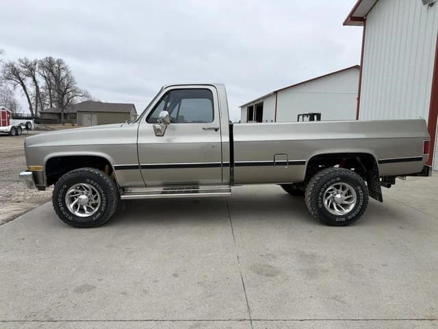 Image of Chevrolet K20 equipment image 3