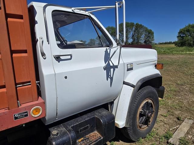 Image of Chevrolet 70 equipment image 4