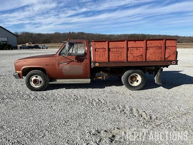Image of Chevrolet C30 equipment image 1