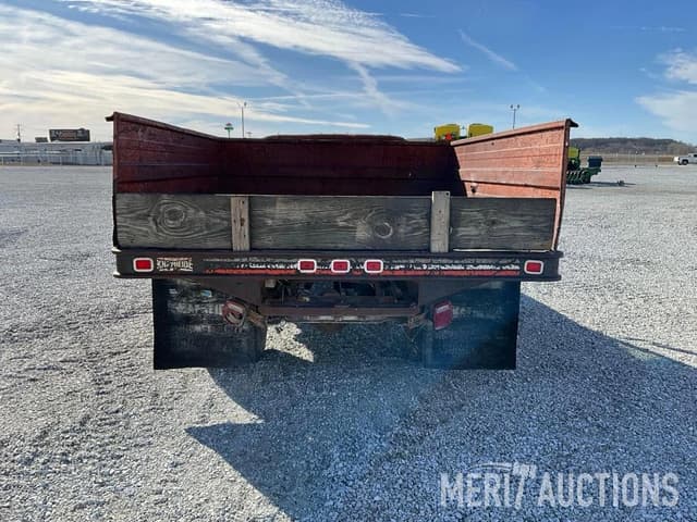 Image of Chevrolet C30 equipment image 3