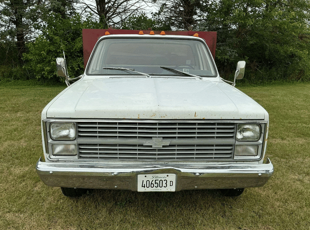 Image of Chevrolet Custom Deluxe 30 equipment image 2