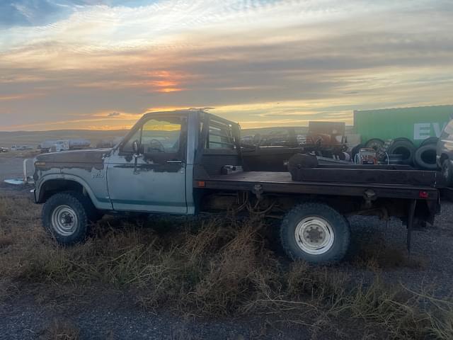 Image of Ford F-250 equipment image 3