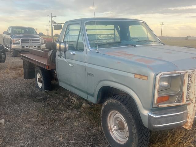 Image of Ford F-250 equipment image 2