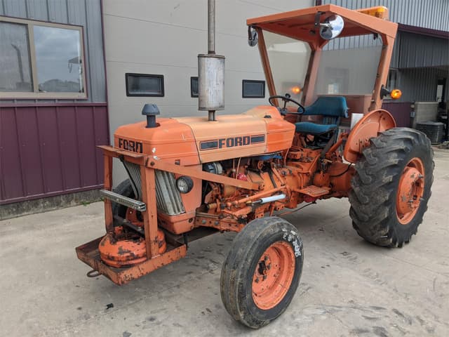 Image of Ford 3910 equipment image 2