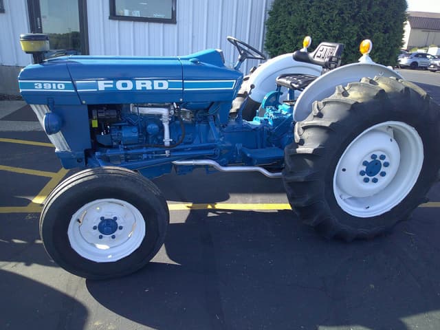 Image of Ford 3910 equipment image 2