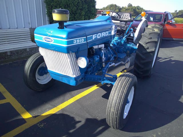 Image of Ford 3910 equipment image 1