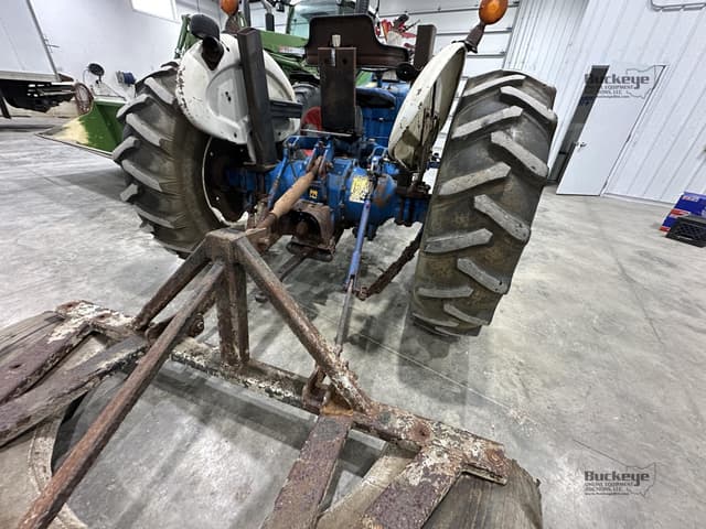 Image of Ford 3910 equipment image 3