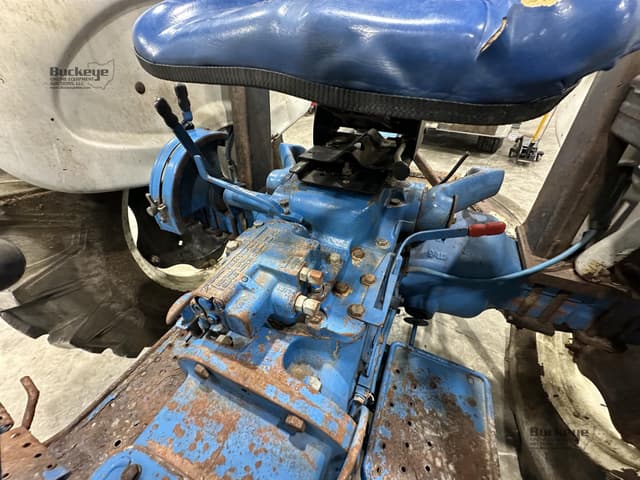 Image of Ford 3910 equipment image 2