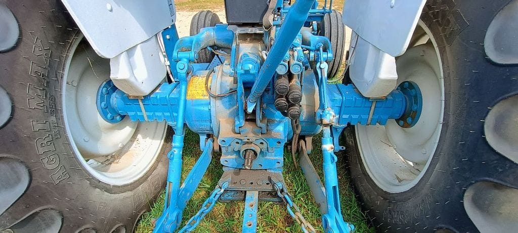 1983 Ford 5610 Equipment Image0