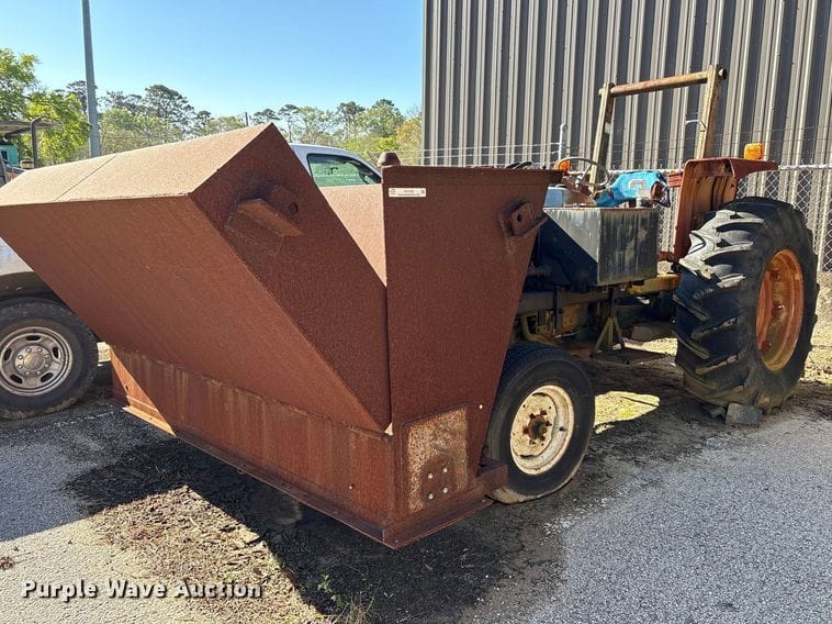 1983 Ford 5610 Equipment Image0