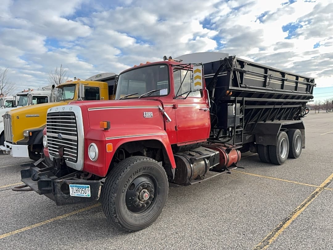 Image of Ford F-8000 Primary image
