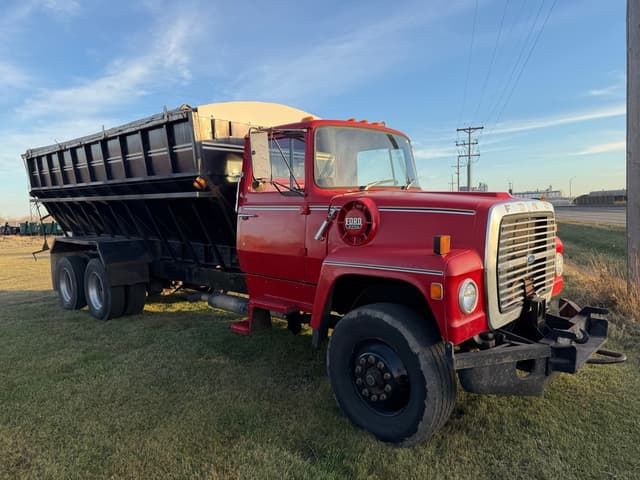 Image of Ford F-8000 equipment image 1