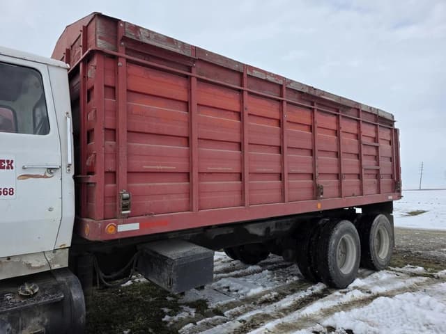 Image of Ford F-8000 equipment image 3