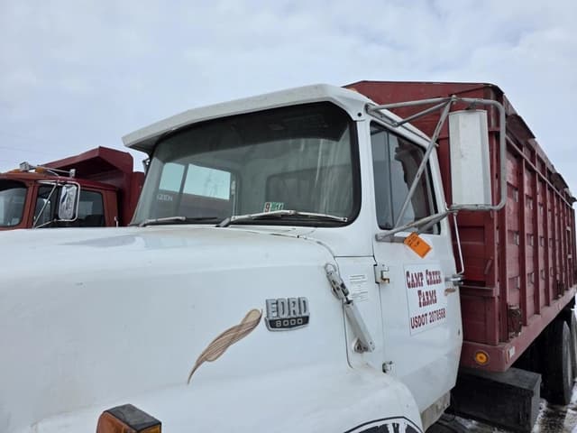 Image of Ford F-8000 equipment image 2