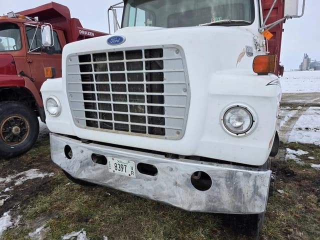 Image of Ford F-8000 equipment image 1