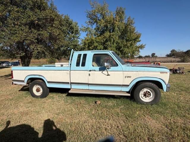 Image of Ford F-250 equipment image 3