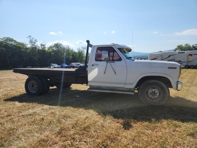 Image of Ford F-350 equipment image 3