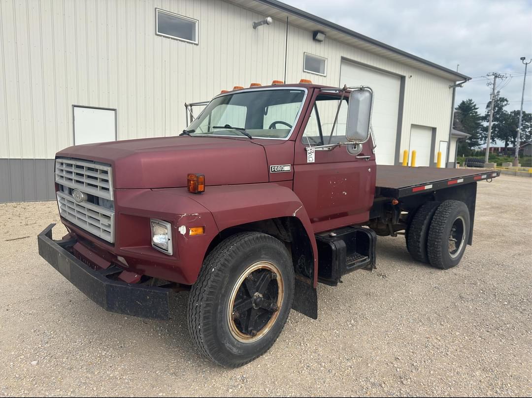 Image of Ford F-600 Primary image