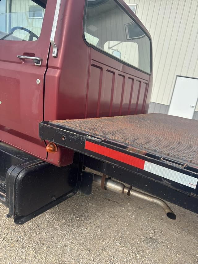 Image of Ford F-600 equipment image 3