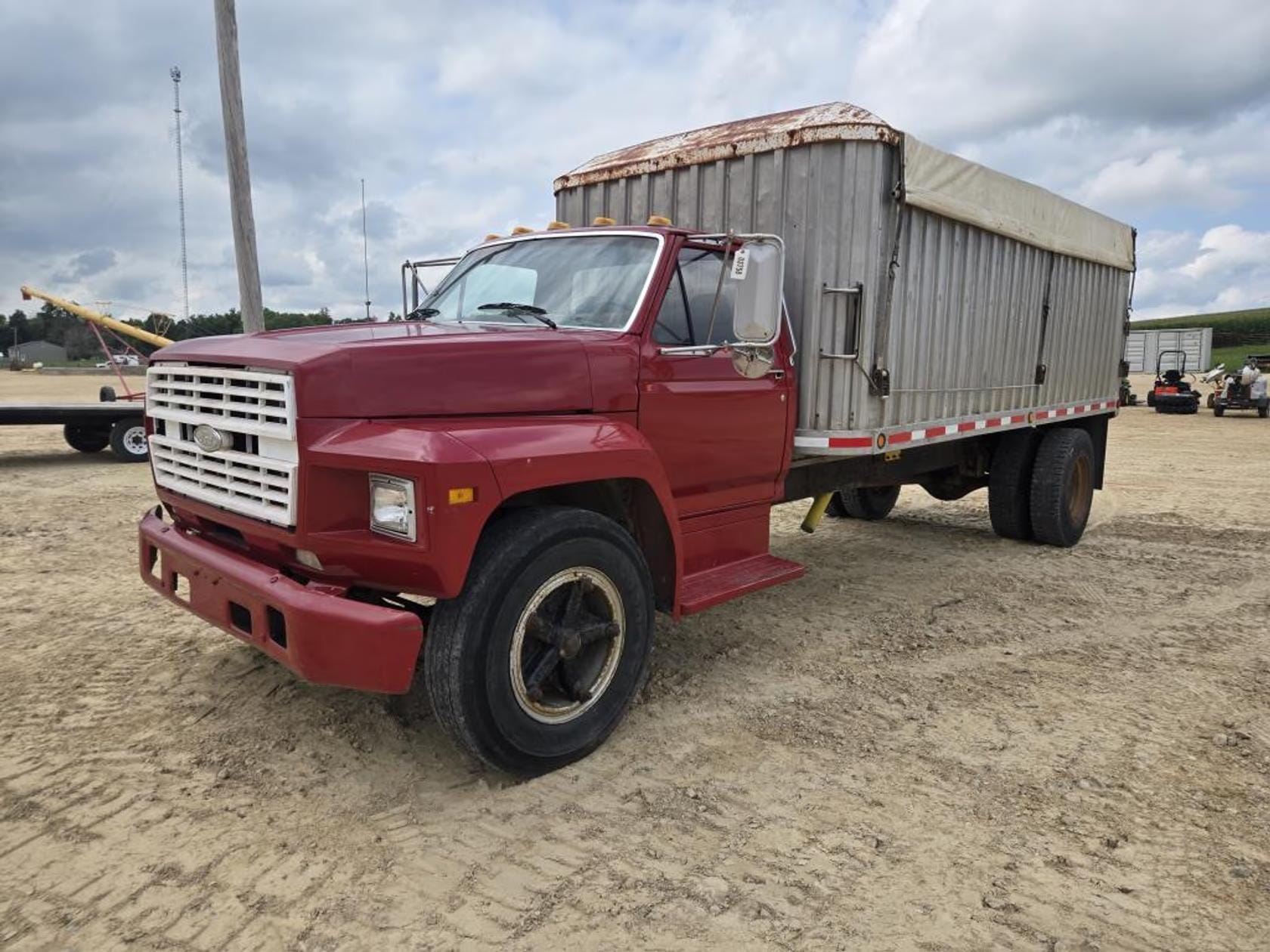 1983 Ford F600 Equipment Image0