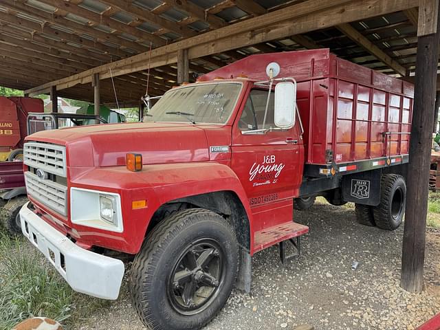 Image of Ford F700 equipment image 2