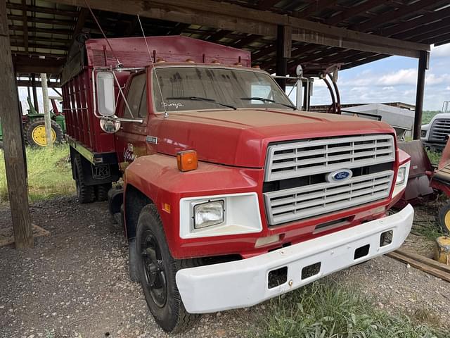 Image of Ford F700 equipment image 1