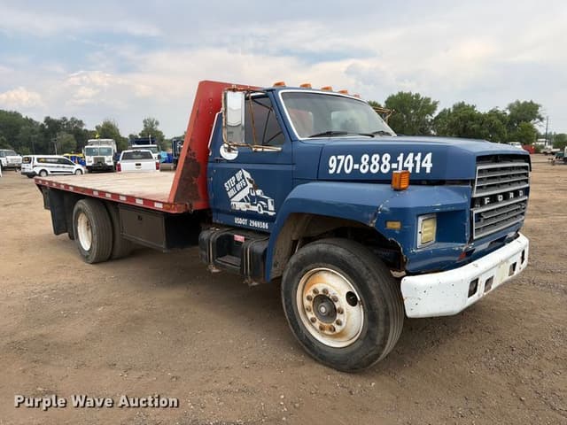 Image of Ford F-700 equipment image 2