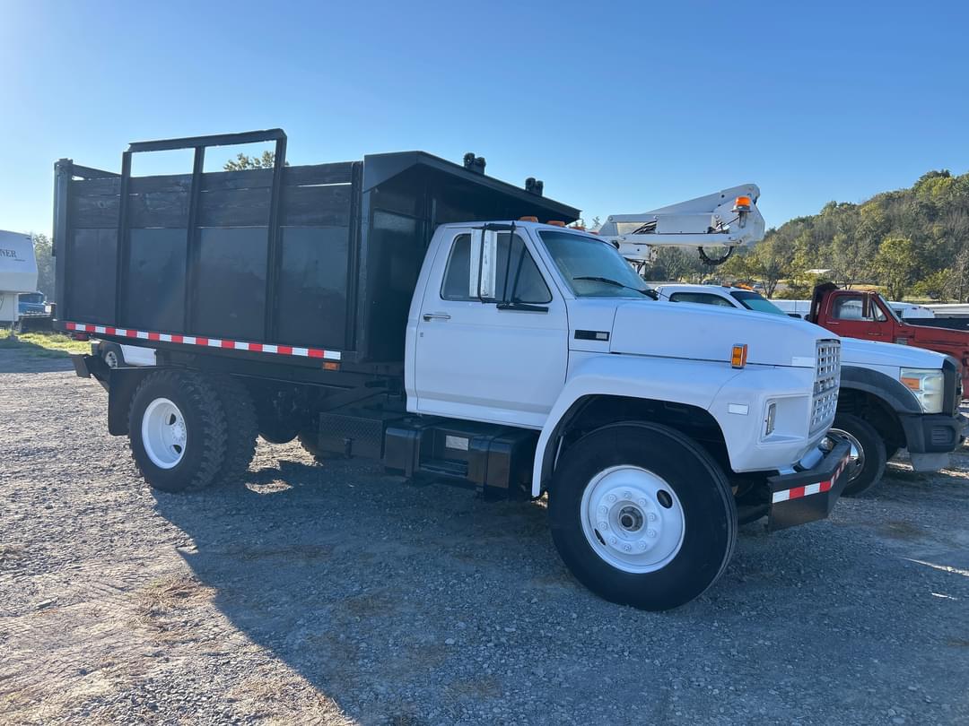 Image of Ford F700 Primary image