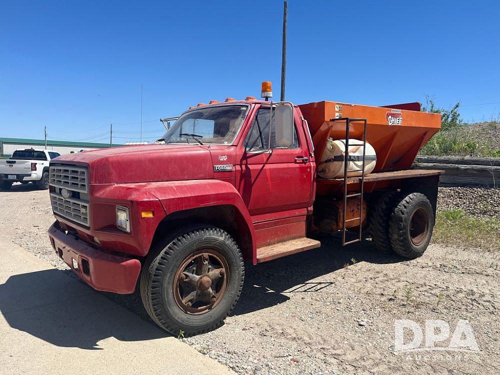 Image of Ford F-700 Primary image