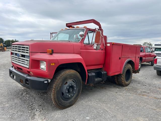 Image of Ford F-700 equipment image 1