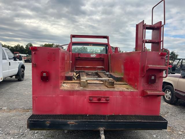 Image of Ford F-700 equipment image 4