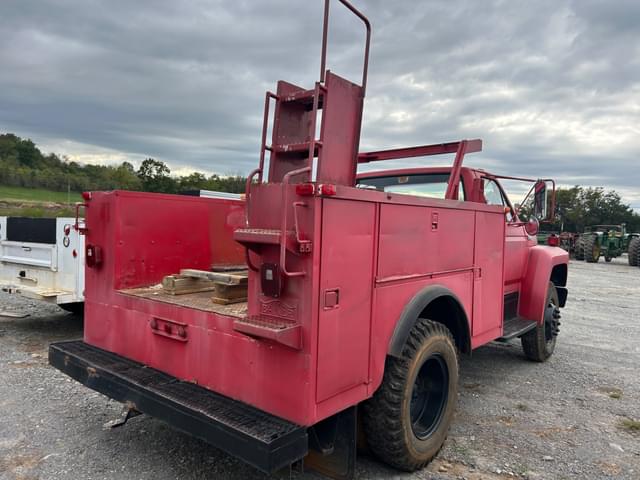 Image of Ford F-700 equipment image 3