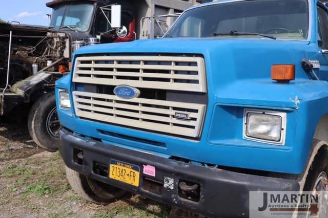 Image of Ford F-800 equipment image 4