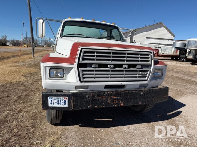 Image of Ford F-800 equipment image 3