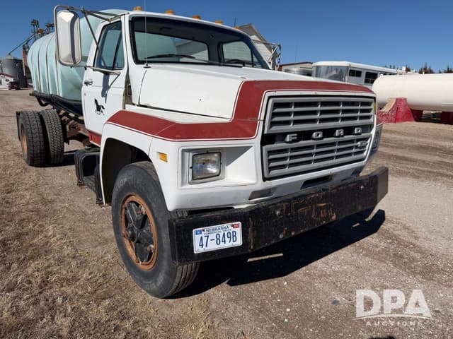 Image of Ford F-800 equipment image 4