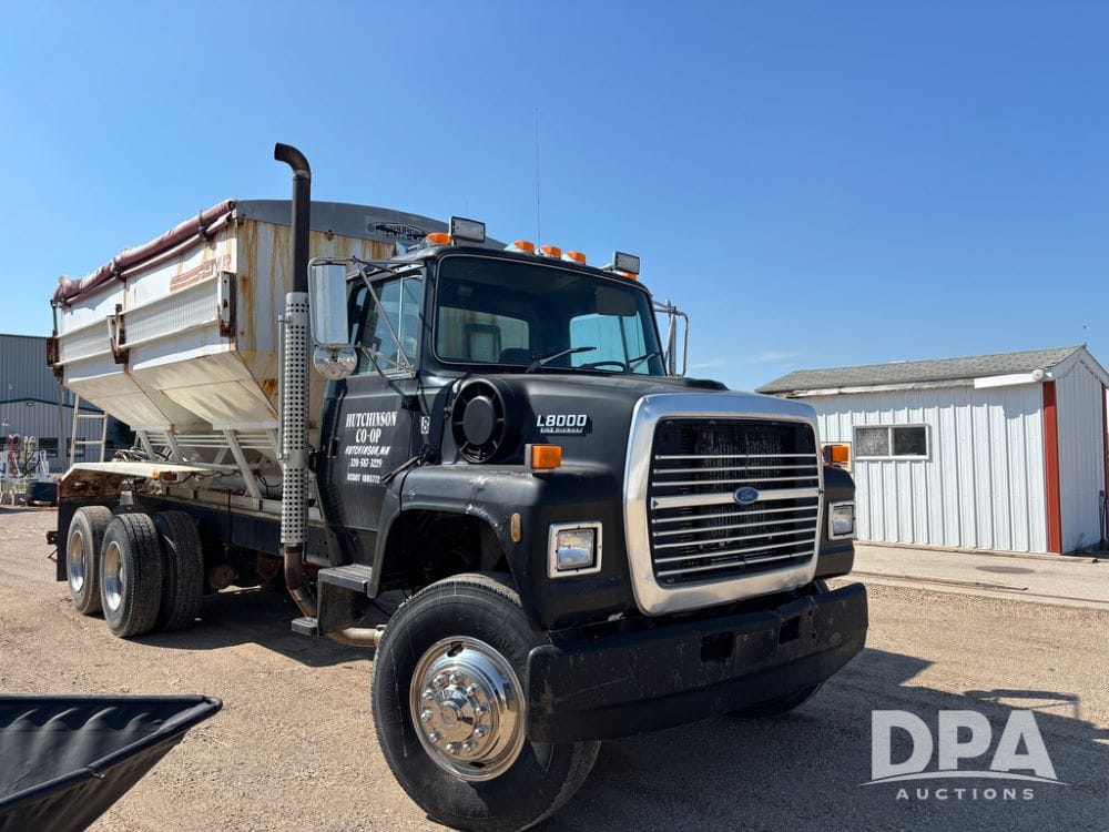 1983 Ford L8000 Equipment Image0