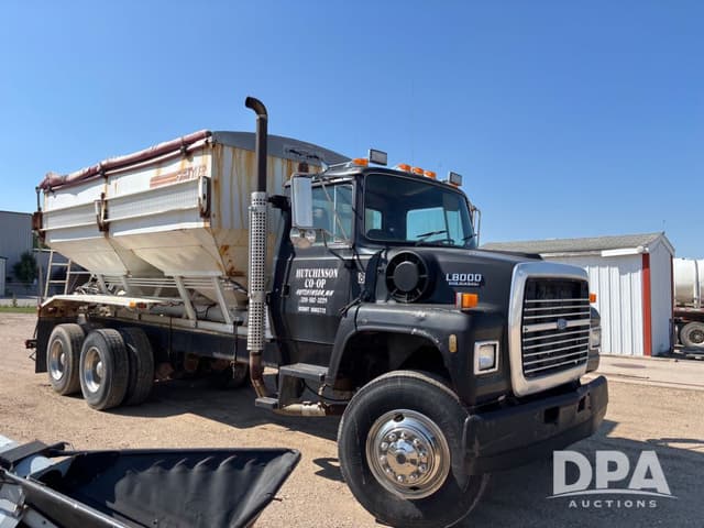 Image of Ford L8000 equipment image 1