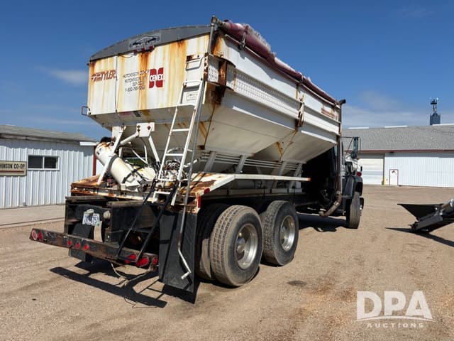 Image of Ford L8000 equipment image 4
