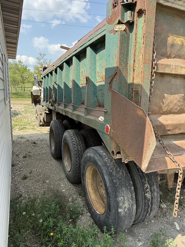 Image of Ford L9000 equipment image 3