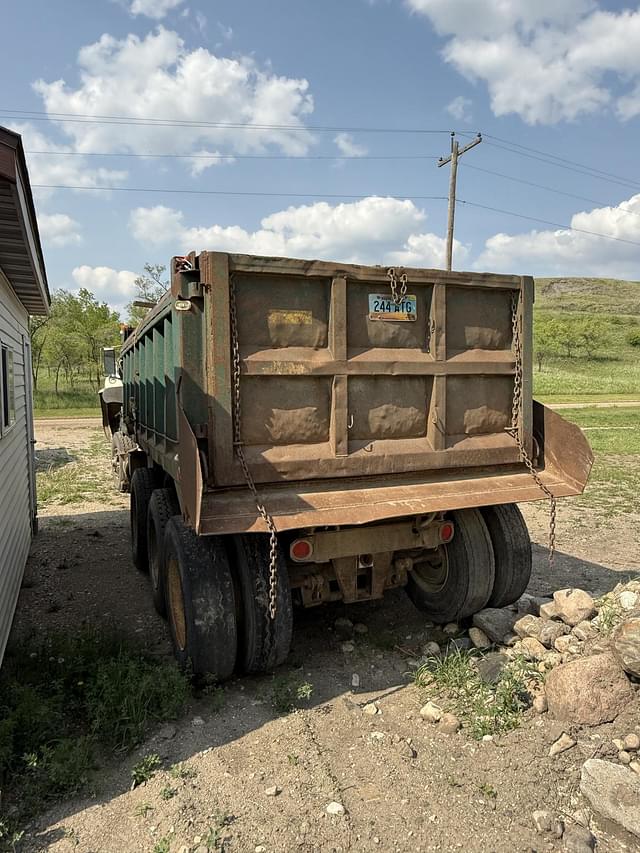 Image of Ford L9000 equipment image 4
