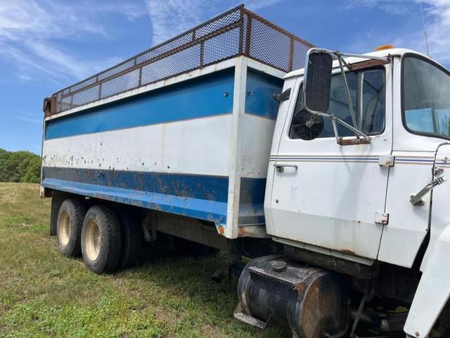 Image of Ford L9000 equipment image 2