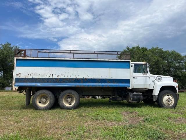 Image of Ford L9000 equipment image 3